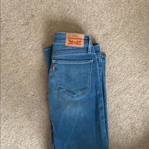 light wash skinny jeans